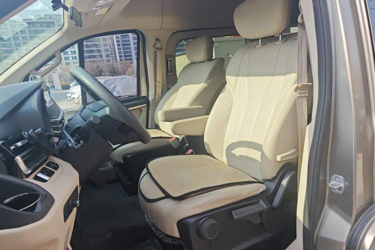 Used Iveco Fidato 2023 C33 Passenger Van 2.0T 110 kW Manual Transmission Starlight Edition High Roof Left Front Seat