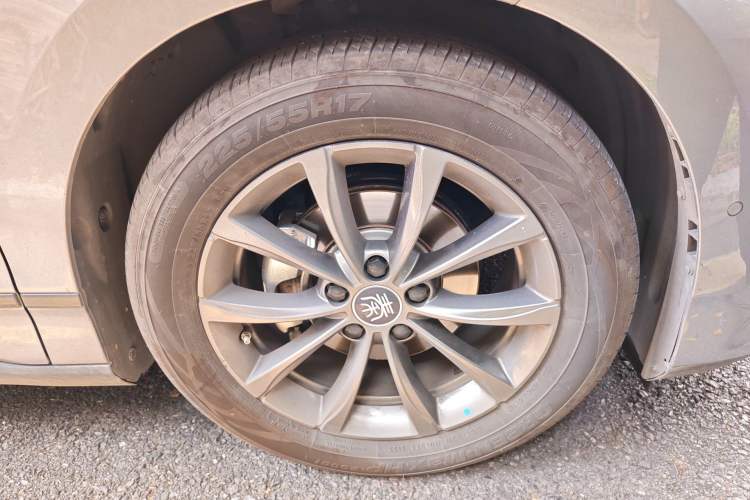 Used BYD Qin L 2025 EV 470KM Leading Edition Right Front Wheel Hub