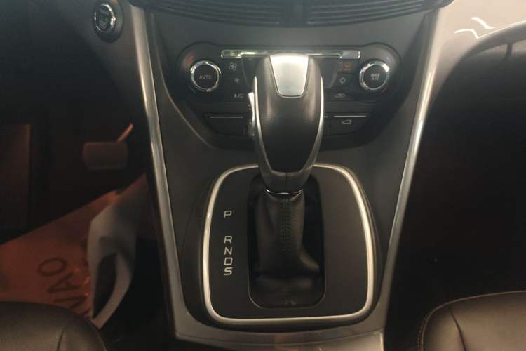 Used Ford Kuga 2015 1.5L GTDi Four-Wheel-Drive Elite Model Gear Lever