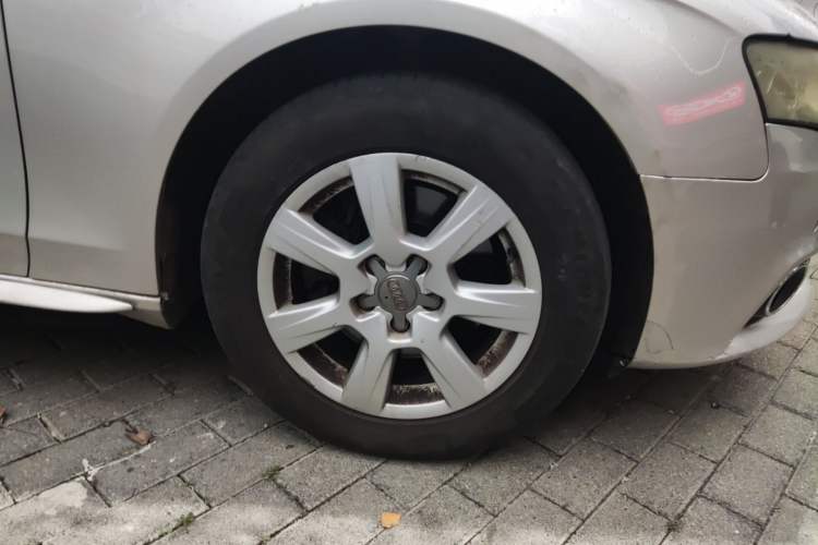 Used Audi A4L 2012 2.0 TFSI automatic Comfort trim level