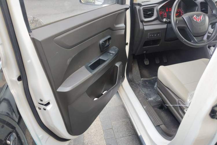 Used Wuling Hongguang V 2022 1.5L Jingqu Edition Electric-Assist LAR