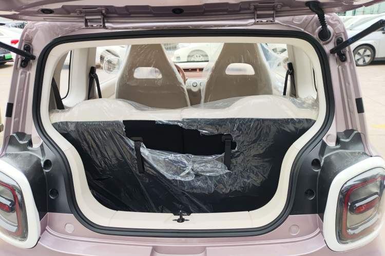 Used Bestune Pony 2026 222km Colorful Horse Trunk