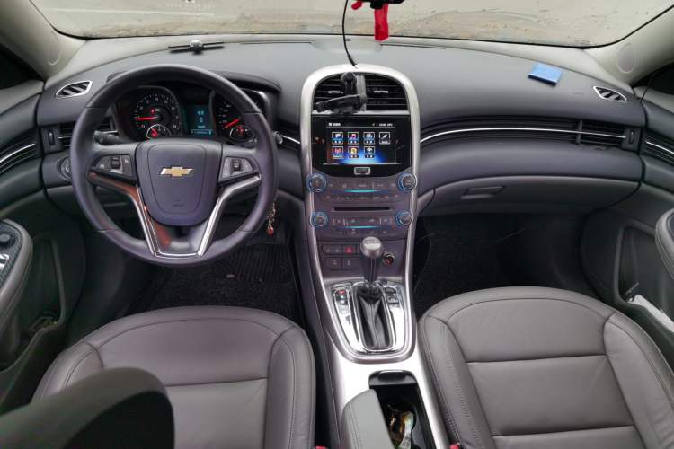 Used Chevrolet Malibu 2014 2.0L Automatic Luxury Edition Center Console