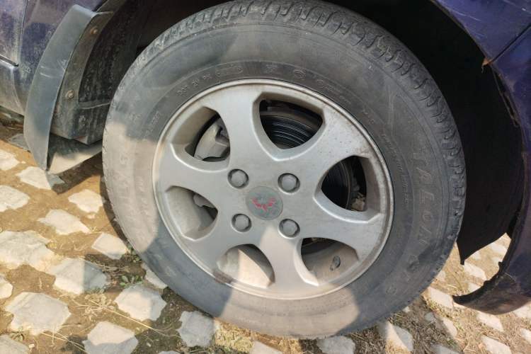 Used Wuling Hongguang 2010 1.2L Practical Version China IV Right Front Wheel Hub