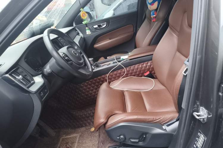 Used Volvo XC60 2021 T5 4x4 Smart Luxury Edition Left Front Seat