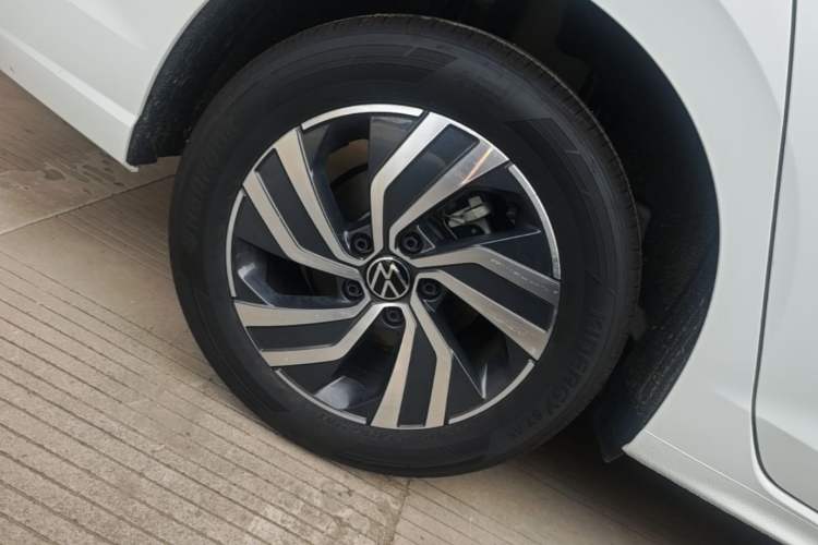 Used Volkswagen Bora 2026 200TSI DSG Yuexing Navigation Edition Right Rear Wheel Hub