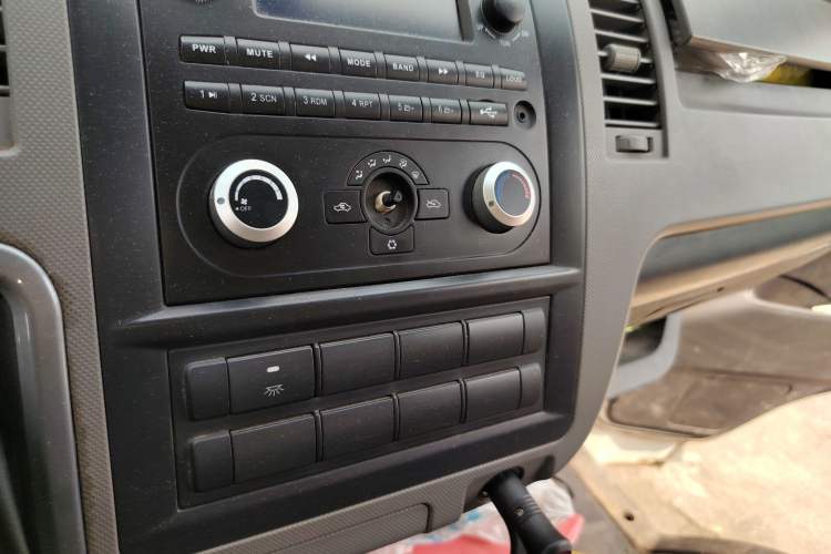 Used Foton Scenic G7 2020 2.4L Commercial Version Long Wheelbase High-Roof 2-Seat Van China VI Emission Standard 4K22D4M Audio And AC Panel