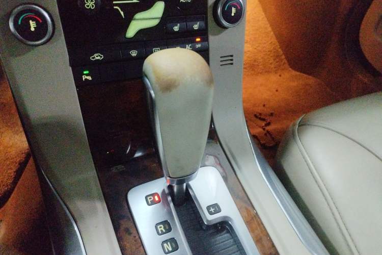Used Volvo S80L 2010 2.5T ZhiZun Edition Gear Lever