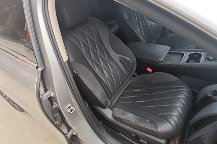 Used Roewe D7 2023 DMH 125km Flagship Edition