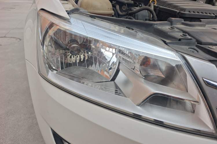 Used Volkswagen Santana 2015 1.4L Manual Comfort Edition Right Front Headlight