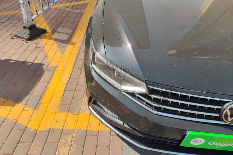 Used Volkswagen Magotan 2023 2 Million Units Commemorative Edition 330TSI DSG Luxury Version Right Front Headlight