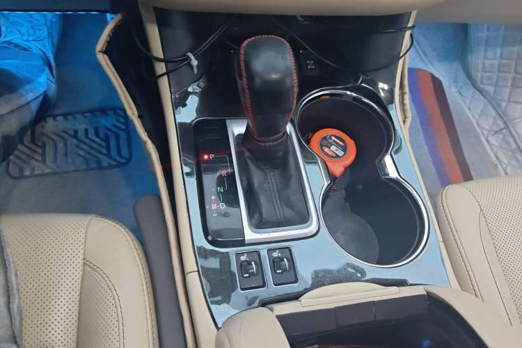 Used Toyota Highlander 2017 2.0T Four-Wheel Drive Luxury Edition 7 Seats