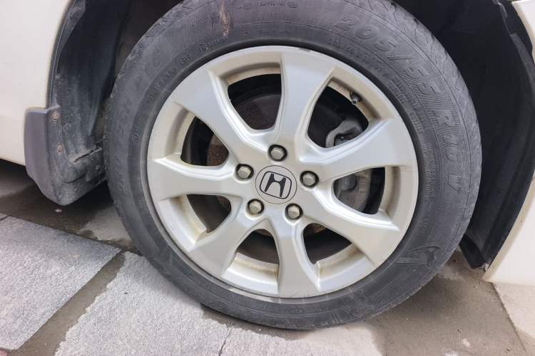 Used Honda Civic 2013 10th Anniversary 1.8L Automatic Comfort Version Right Front Wheel Hub