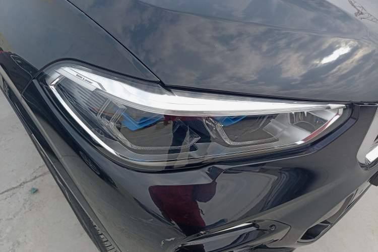 Used BMW X5 2021 xDrive40i Luxury Model with M Sport Package Right Front Headlight