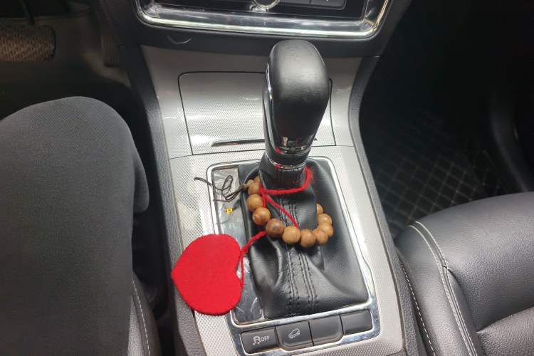 Used Roewe RX5 2019 20T Two-Wheel Drive Automatic Ali Smart Connectivity Platinum Edition
