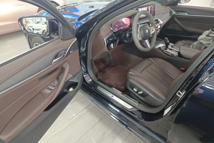 Used BMW 5 Series 2023 530Li Leading Model M Sport Package Driver Seat