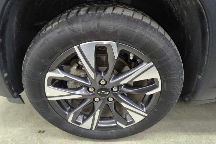 Used Chevrolet Trax 2022 Encore RS 1.5T CVT CoolMAX Left Front Wheel Hub