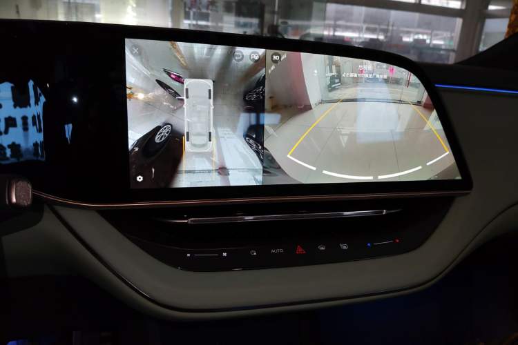 Used Hongqi EH7 2025 690 Smart Selection Edition
