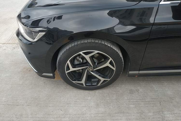 Used Volkswagen Magotan 2023 2 Million Units Limited Edition 330TSI DSG Leading Version
