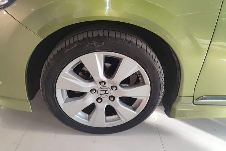 Used Honda Jade 2013 1.8L automatic Comfort version 5 seats Exterior 4