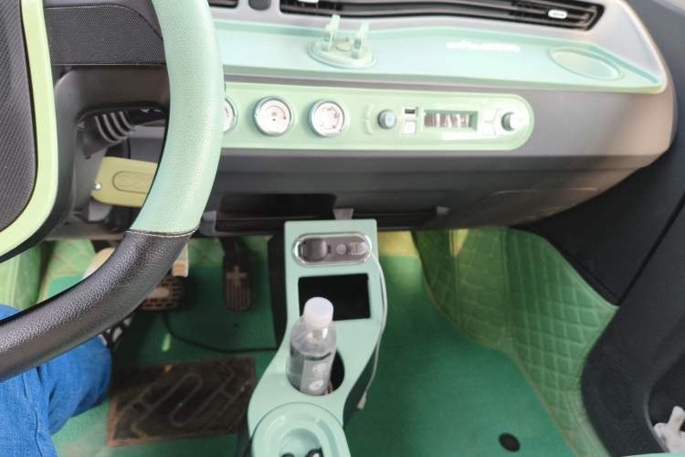 Used Wuling Hongguang MINIEV 2022 Macaron Fashion Model Lithium Iron Phosphate Audio And AC Panel