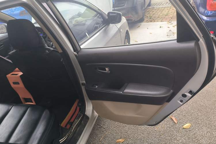 Used Hyundai Celesta 2015 1.6L Automatic Comfort Model
