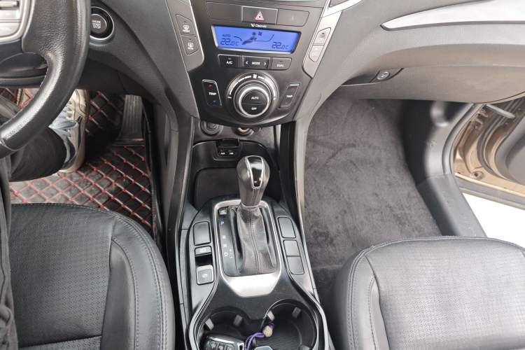 Used Hyundai Santa Fe 2013 2.4L Automatic Two-Wheel Drive Smart Version