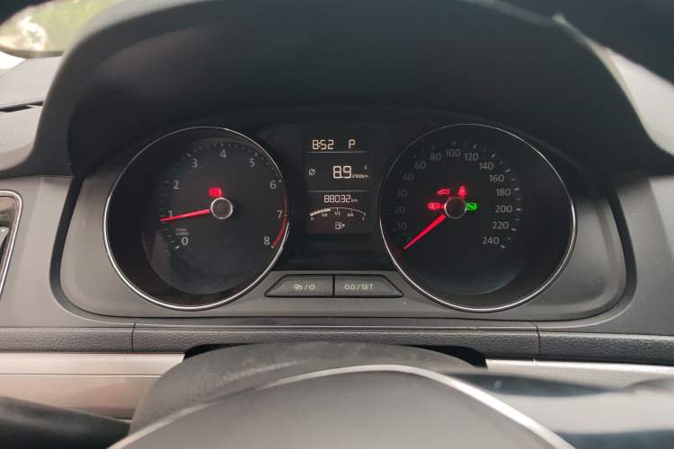 Used Volkswagen Lavida 2015 1.6L Automatic Luxury Edition Instrument Cluster