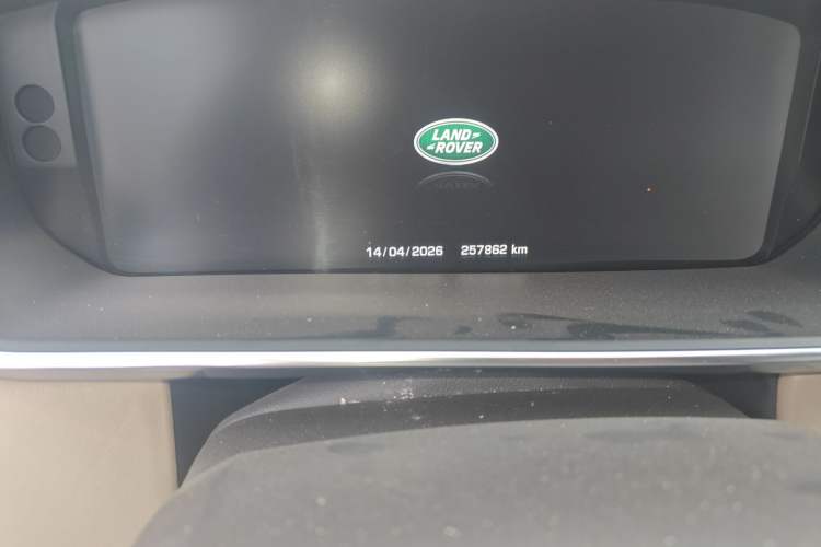 Used Land Rover Range 2015 3.0 SC V6 Vogue Odometer Close Up