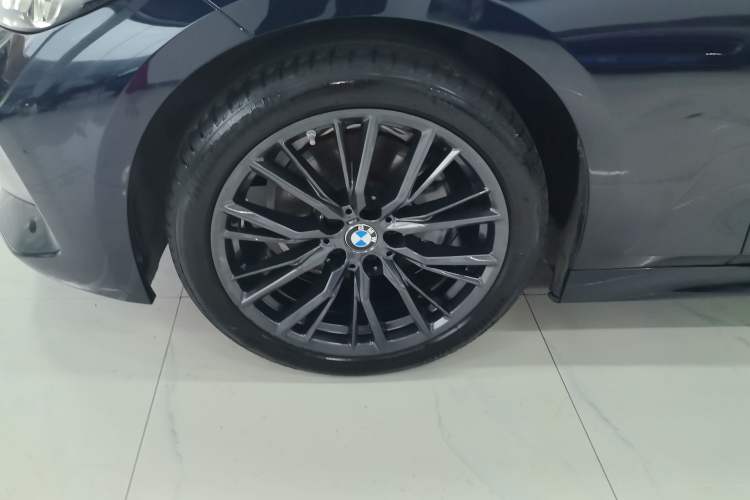 Used BMW 3 Series 2023 325i M Sport Night Edition Package Exterior 4