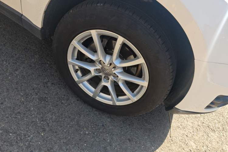 Used Audi Q5 2011 2.0TFSI Comfort Version Right Front Wheel Hub