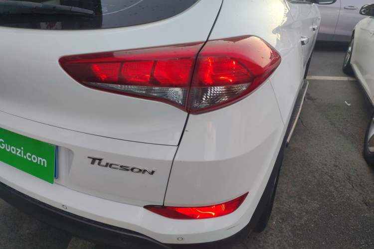 Used Hyundai Tucson 2015 1.6T Dual-Clutch Two-Wheel-Drive Smart Model Right Rear Taillight