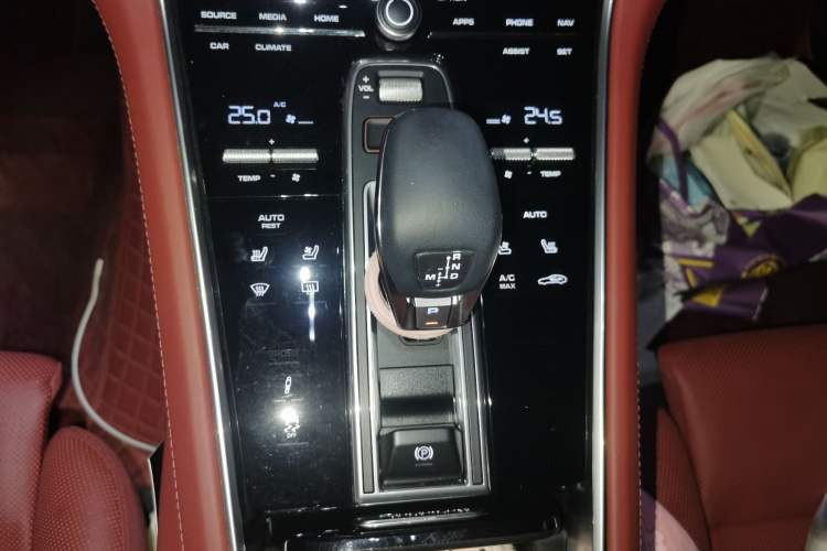 Used Porsche Panamera 2023-Year Restyled Panamera Executive Extended Platinum Edition 2.9T Gear Lever