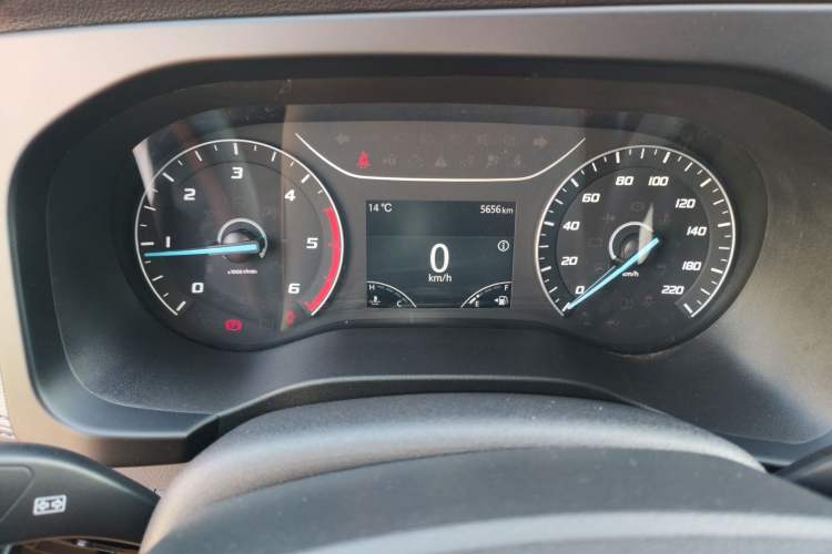 Used JMC Fushun 2025 2.0T 6MT Diesel Mid-Roof Mid-Height Commercial Multi-Purpose 7-Seater Passenger Vehicle