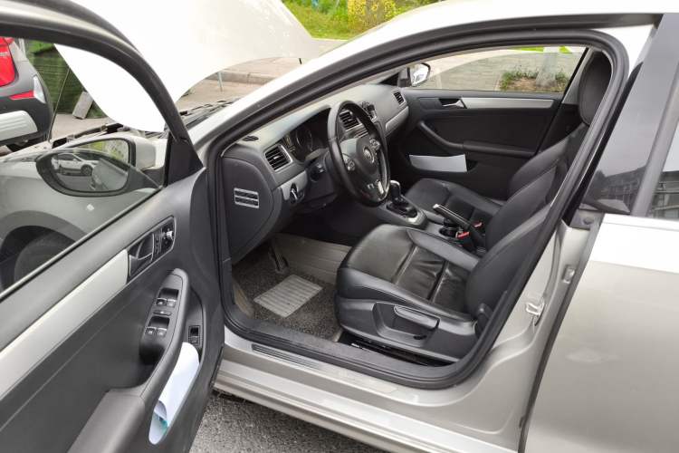 Used Volkswagen Sagitar 2014 Revised Version 1.4TSI Automatic Luxury Edition Driver Seat