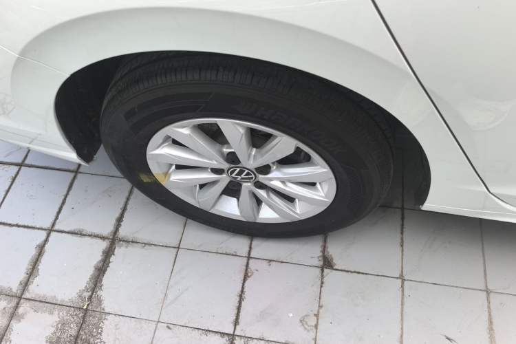 Used Volkswagen Bora 2024 200TSI DSG Comfort Edition Right Rear Wheel Hub