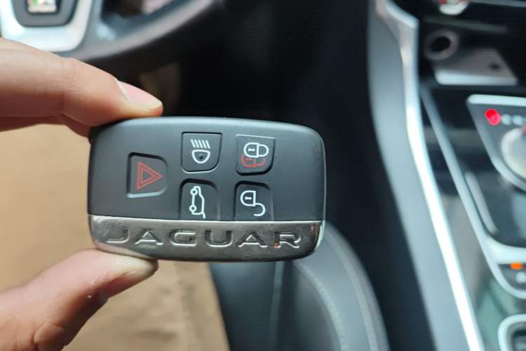 Used Jaguar XE 2015 2.0T 240 PS R-Sport