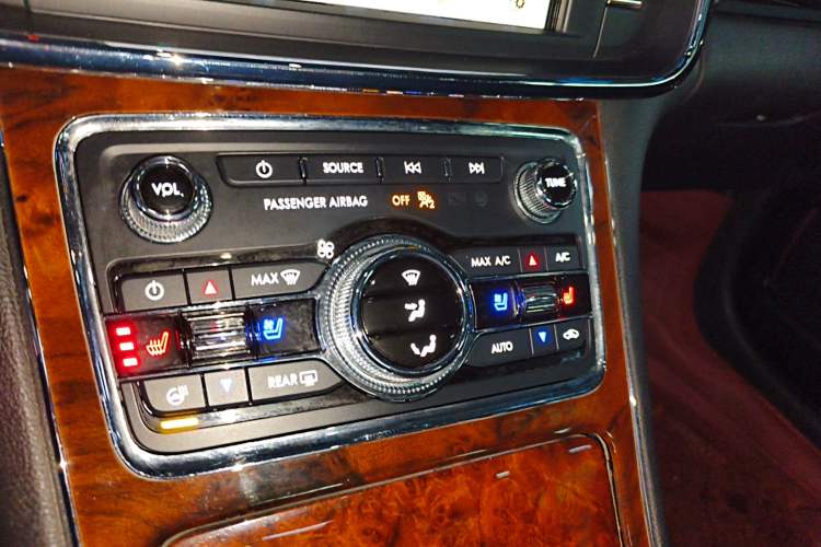 Used Lincoln Continental 2019 2.0T Two-Wheel Drive Luxury Edition China VI Standard