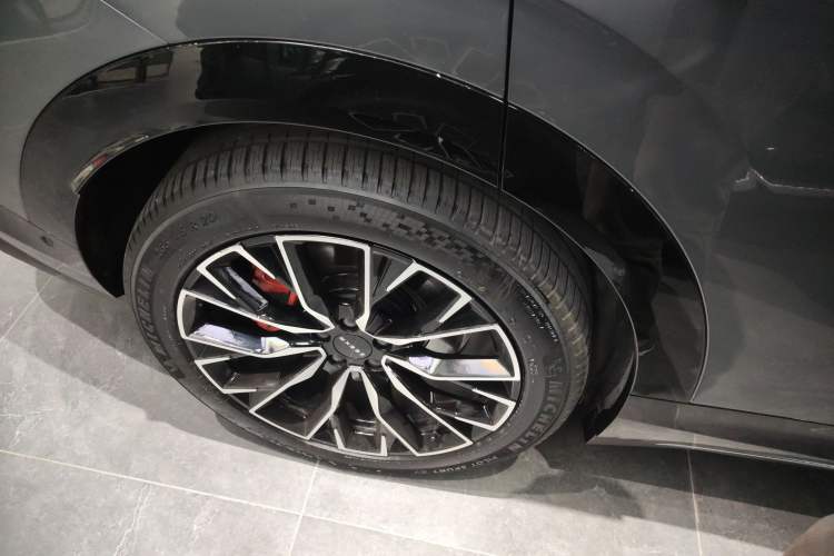 Used Zeekr 7X 2025 100 kWh Long-Range Rear-Wheel Drive with Intelligent Driving Features