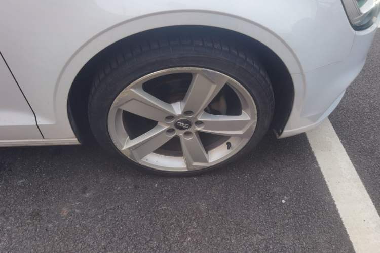 Used Audi A3 2018 30th Anniversary Edition Limousine 35 TFSI Style Model Right Front Wheel Hub