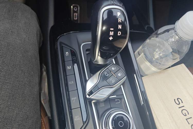 Used Maserati Levante 2016 3.0T Standard Edition Gear Lever