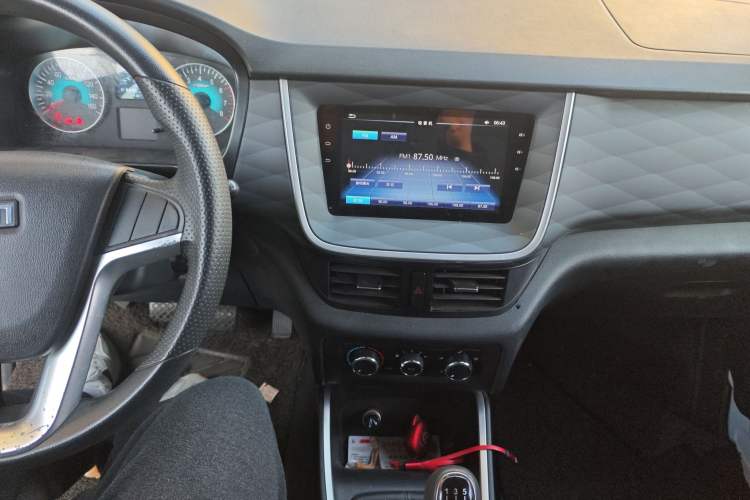 Used Jinbei Gold Hiace M Classic 2022 1.5L Travel Lion Passenger Van 6 Seats