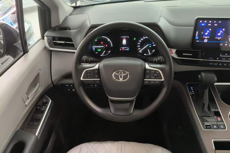 Used Toyota Granvia 2024 2.5L Hybrid Comfort Edition
