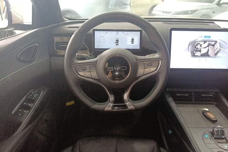 Used BYD Seal 06 New Energy 2025 DM-i Smart Drive 120KM Deluxe Model Steering Wheel