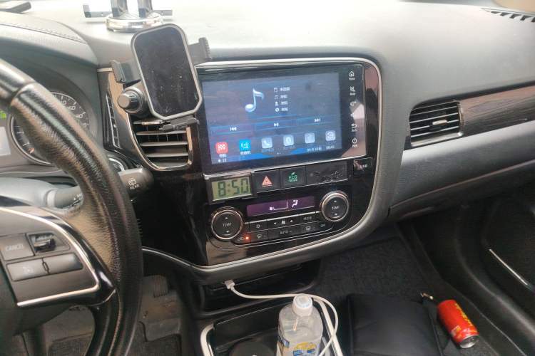 Used Mitsubishi Outlander 2018 2.0L Two-Wheel Drive Glory Edition 5 Seats Audio And AC Panel