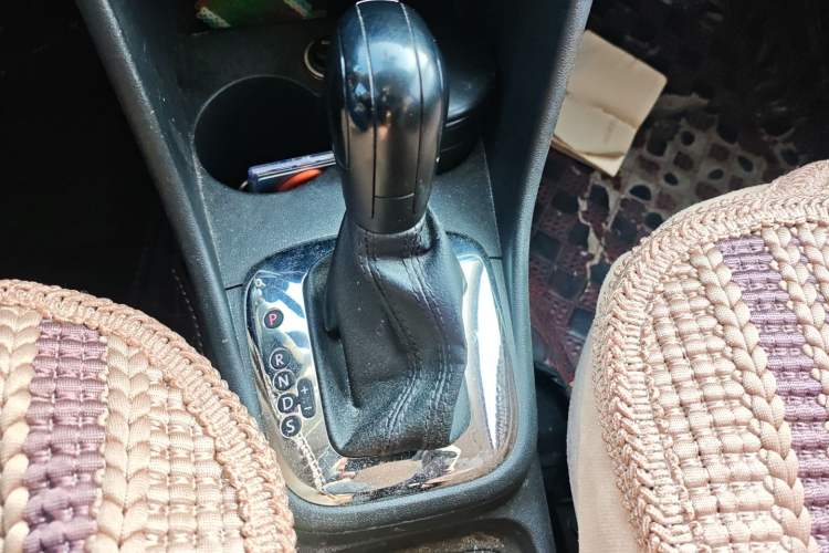 Used Volkswagen Polo 2013 1.4L Automatic Comfort Edition Gear Lever