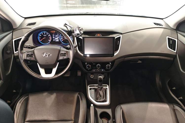 Used Hyundai ix25 2017 1.6L Automatic Smart Version Center Console