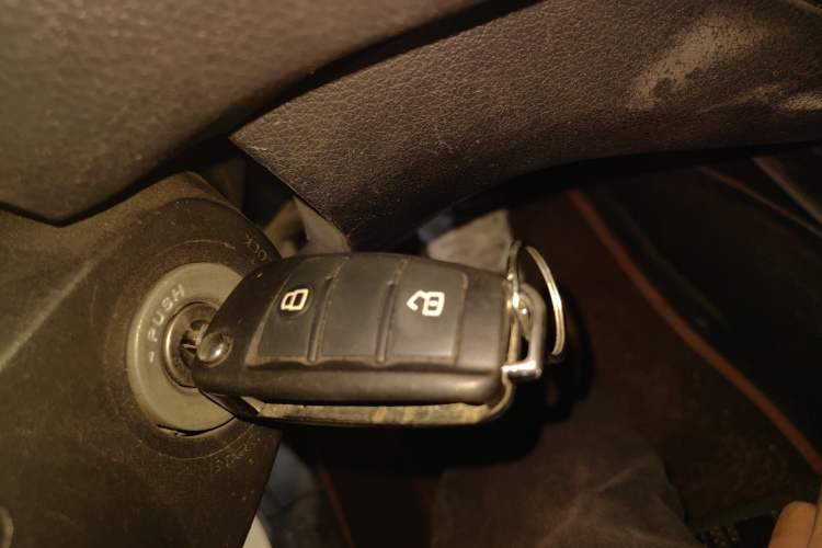 Used Isuzu JLM 2018 2.8T Classic Edition Two-Wheel Drive Luxury Version JE493ZLQ5F Vehicle Key