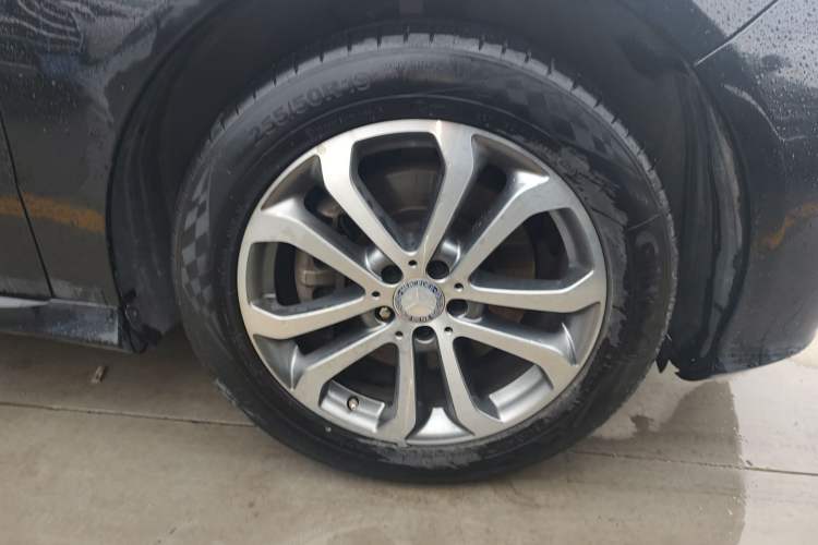 Used Mercedes-Benz R-Class 2015 R 400 4MATIC Luxury Model Right Front Wheel Hub