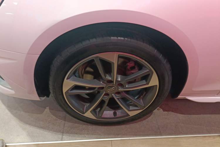 Used Audi A4L 2020 40 TFSI Fashionable and Elegant Model
